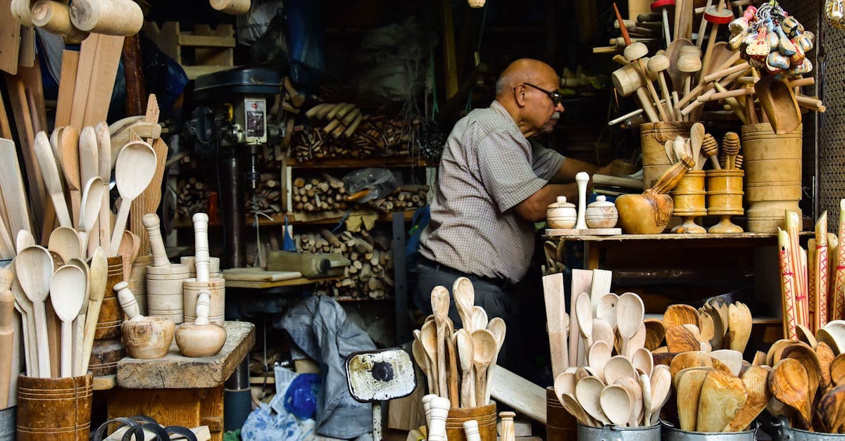 Vietējais vīrietis tērē visus dzīves ietaupījumus vienam ideāli apaļam akmenim no Jurmolas pludmales