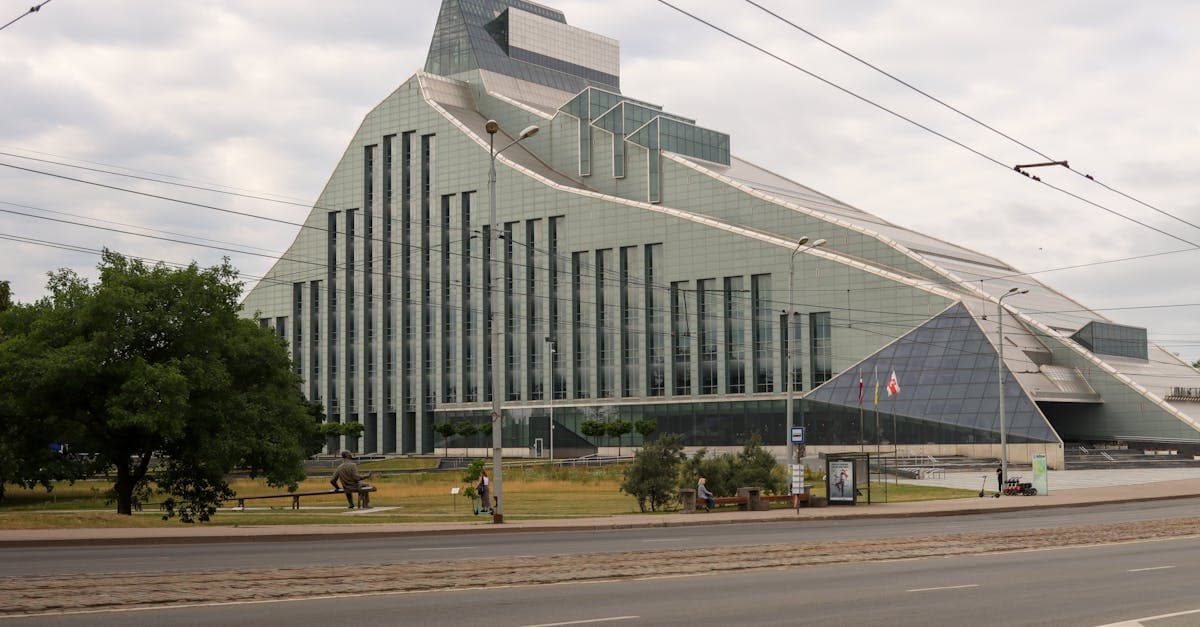 Latvijas jaunais nacionālais sports: konkurētspējīga bedrīšu izvairīšanās gūst milzīgu popularitāti