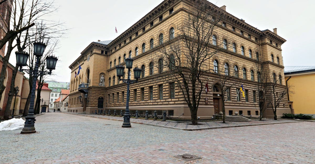 Rīgas daudzdzīvokļu ēka pasludina sevi par kultūras pieminekli, lai izvairītos no virtuves remonta