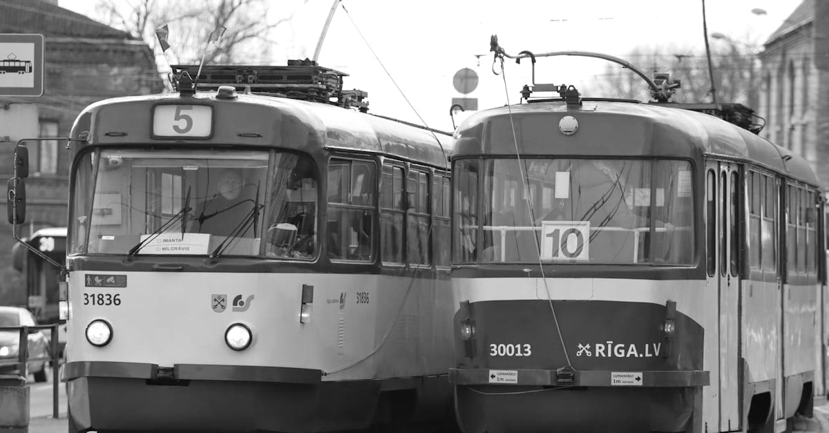 Rīga Pārbauda Kluso Tramvaju Iedzīvotājiem, Kuriem Jāstāv Pie Loga Un Jāpārdomā Visa Dzīve